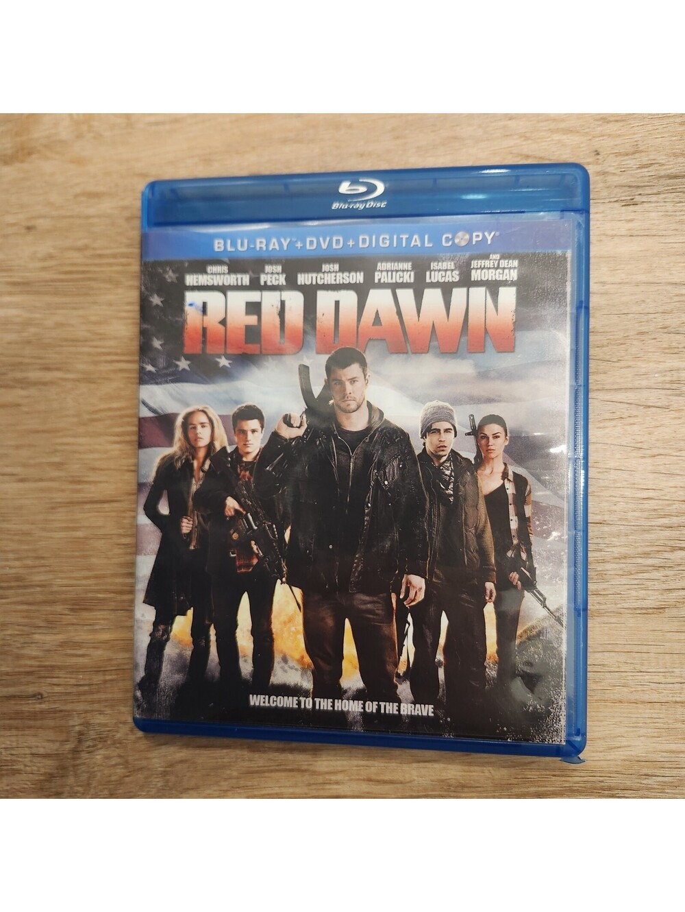 Red Dawn (Blu-ray, DVD 2012) 2 Disc